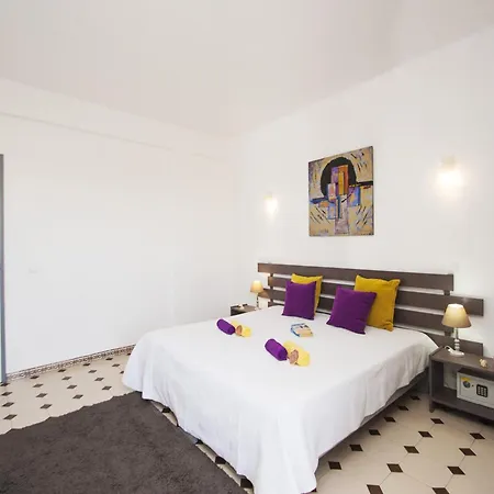 Apartment In Albufeira Near Sea Beach *