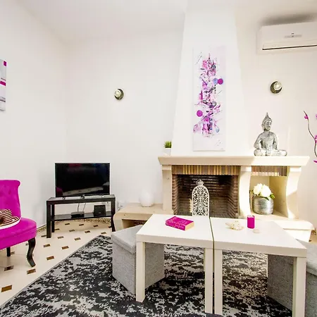 Apartment Charming Apartment, Pool, *