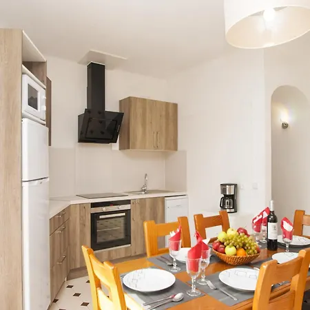 Apartment In Albufeira Near Sea Beach